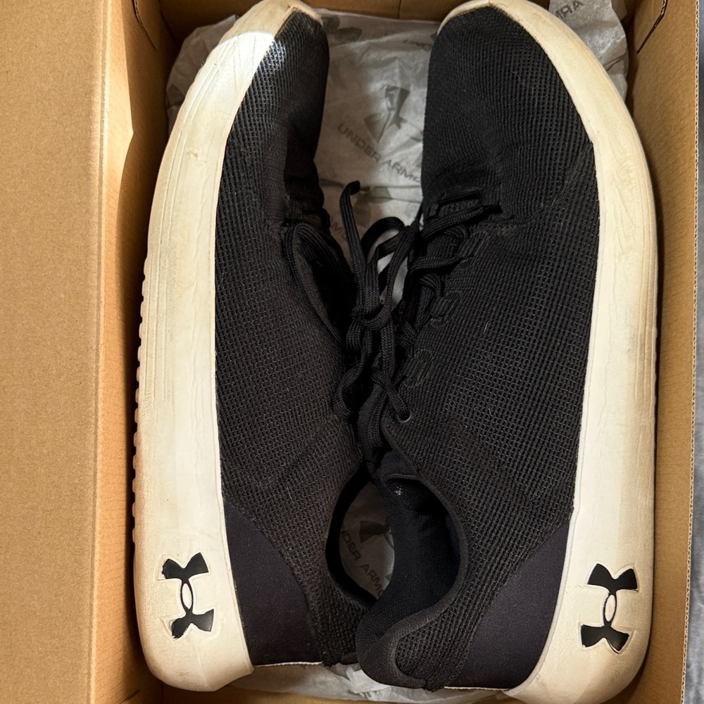 Men’s Under Armour UA Tribase Reign B&W Trainers, used, like new, size 12